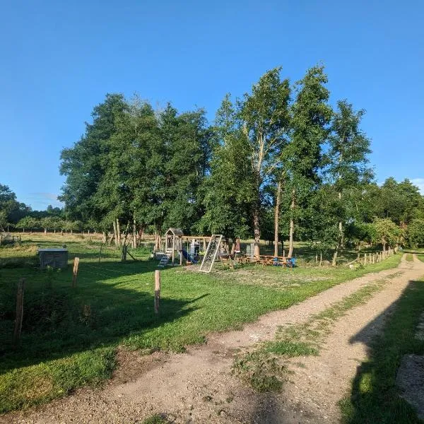 Gite camping à la ferme, hotel in Saint-Thurien