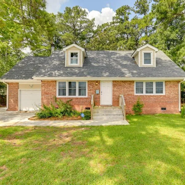 Cozy North Carolina Retreat Near Beaches and Golfing, hotel v destinaci Jacksonville