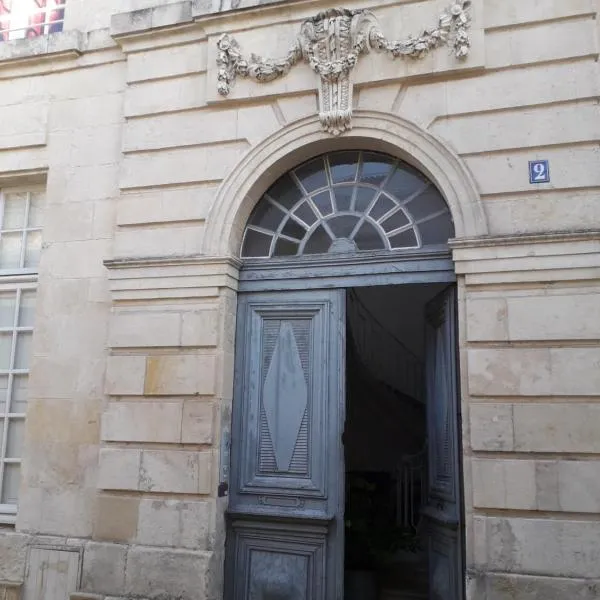 Très bel appartement dans un ancien hôtel particulier centre ville, hotel en Fontenay-le-Comte