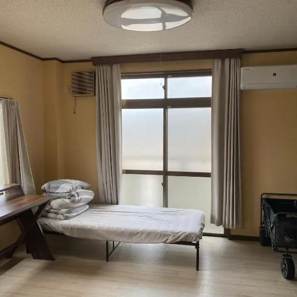 快適に滞在&家族利用等におすすめ 洋室と和室が繋がったお部屋, hotel in Motosu