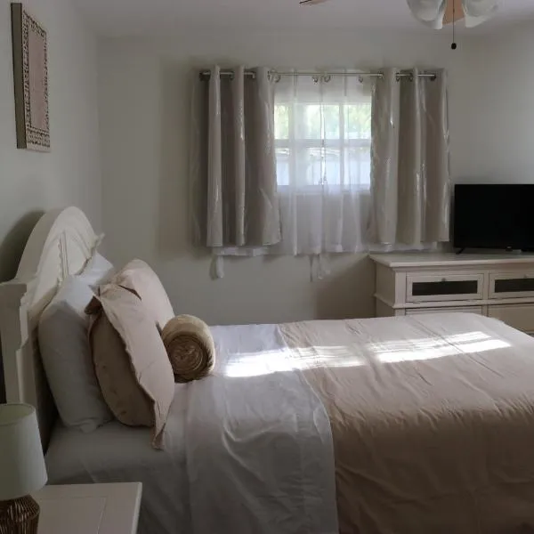 Hidden Emerald-Apartment with Kitchen and Laundry, hotel in Lakeland