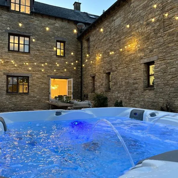 Cotswolds Retreat - Bath & Castle Combe - Hot Tub、チッペナムのホテル