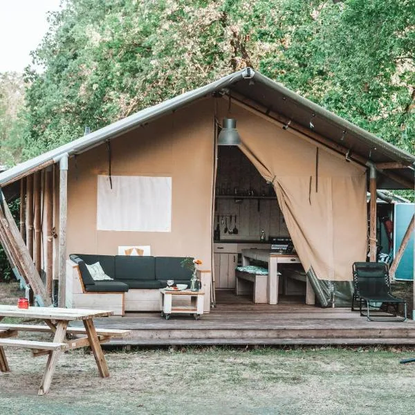 Glamping Holten luxe safaritent 1, hotell i Holten