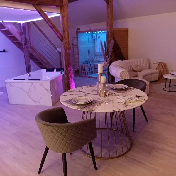 Loft blanc (baignoire balnéo et sauna), hotell i Trois-Ponts