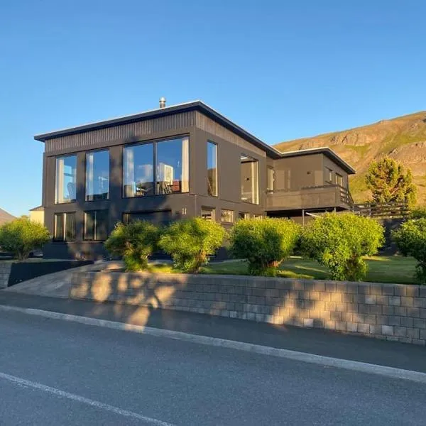 Black pearl - Villa with a view, hotel v destinaci Grenivík