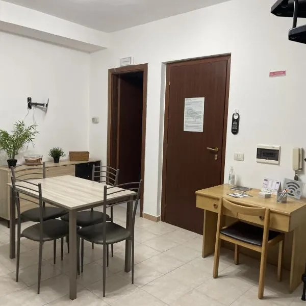 B&B Room Code 2, hotel v destinaci Frosinone
