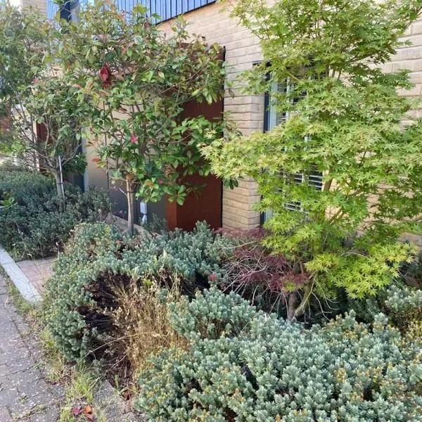 Homely & Warm Trumpington House w Parking, 5 mins drive to Bio Medical Campus, Addenbrooke's & Papworth hospitals, hotel in Cambridge