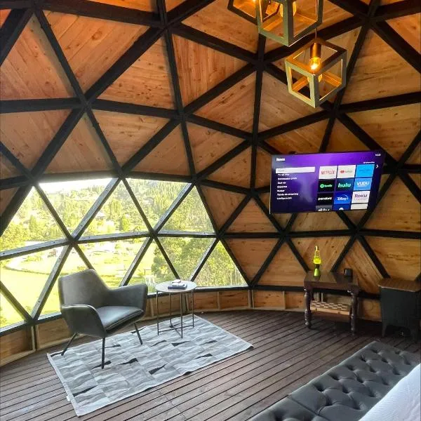 Entre-pinos Glamping WiFi Vista 360º โรงแรมในกวาร์เน