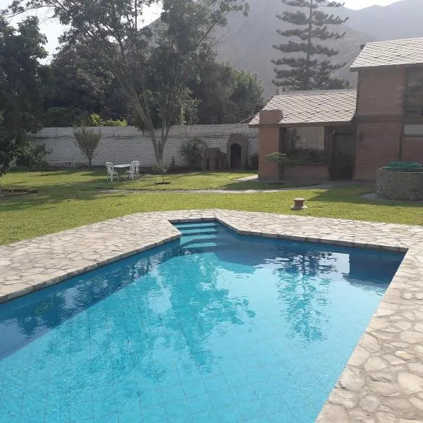 Casa de campo en Cieneguilla con Piscina, hotelli kohteessa Santa Eulalia