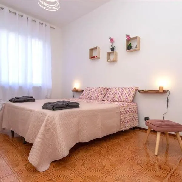 Casa Fiori [Centro città, Free parking], hotel in Bra