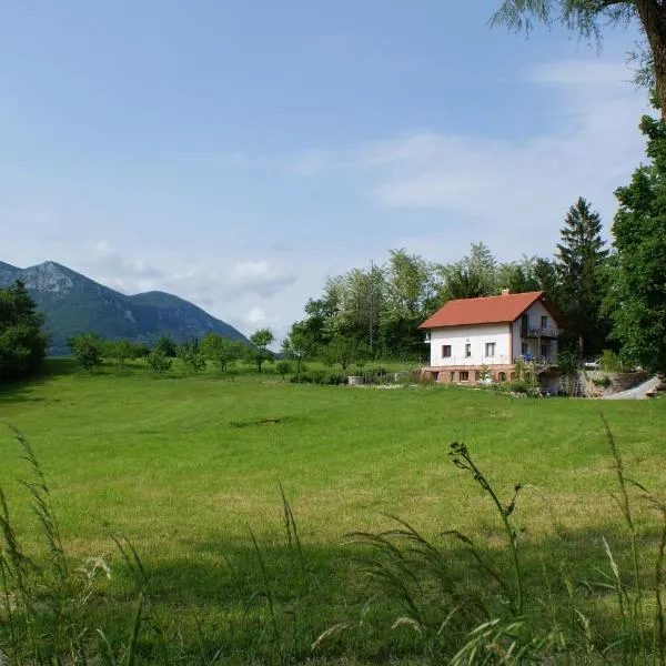 Apartments Leni, hotel di Senožeče