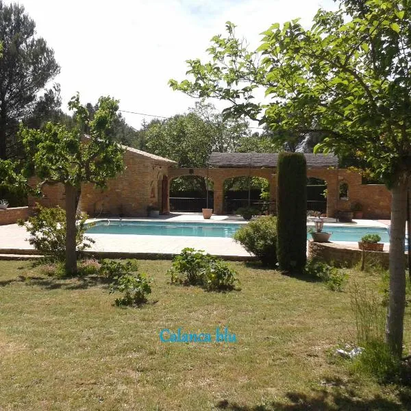 Calanca blu : grand appartement, hotel v destinácii Cuges-les-Pins