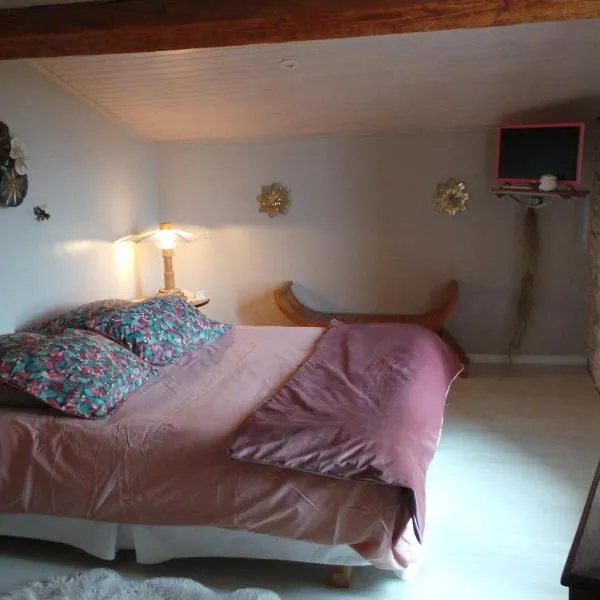Chambre d'hôtes Le Paon Blanc, hotel em Monprimblanc