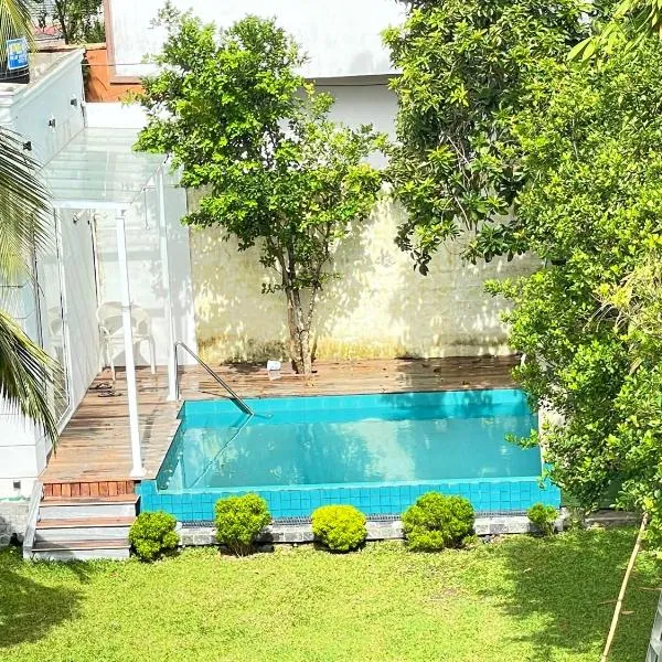 Villa with a private pool and Garden-Ivory Villa Not for Local, hotel din Kandana