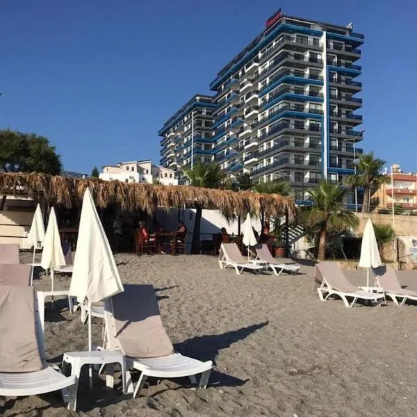 Lovely 2+1 apartment, a few meters from the beach, hotel in Alanya
