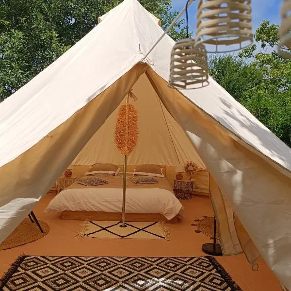 Tente mongole " ô Rêves Atypiques", hotel v destinaci Boucé