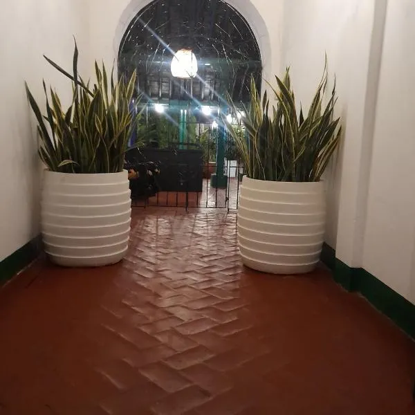 HOTEL CASA VANIA MOMPOX, CON PARQUEADERO Y PISCINA, CENTRO HISTORICOo, hotell i Mompos