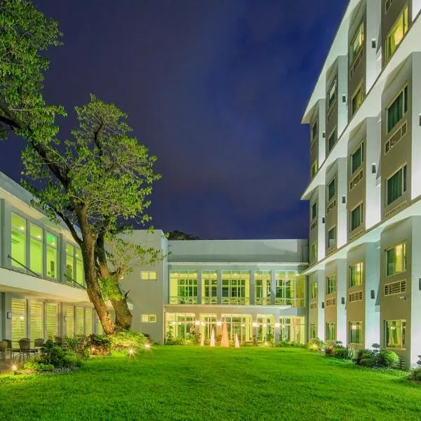Microtel by Wyndham UP Technohub, hotel in Manila