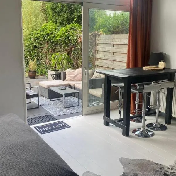 Canal Garden Apartment StayWell Amsterdam, hôtel à Amsterdam