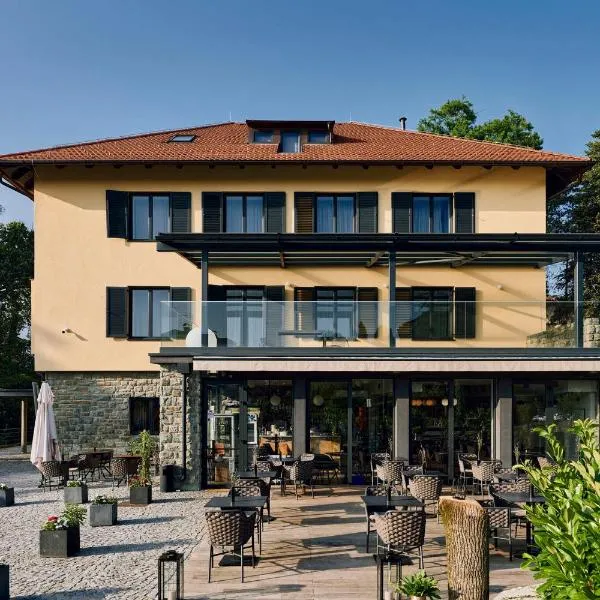Hotel REPUBLIKA, hotel in Zagreb