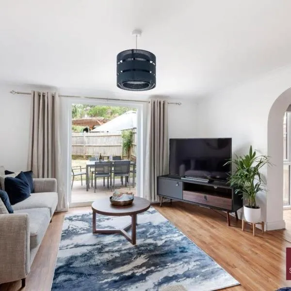 Guildford - 3 Bedroom Home - Driveway & Garden, hotel di Guildford
