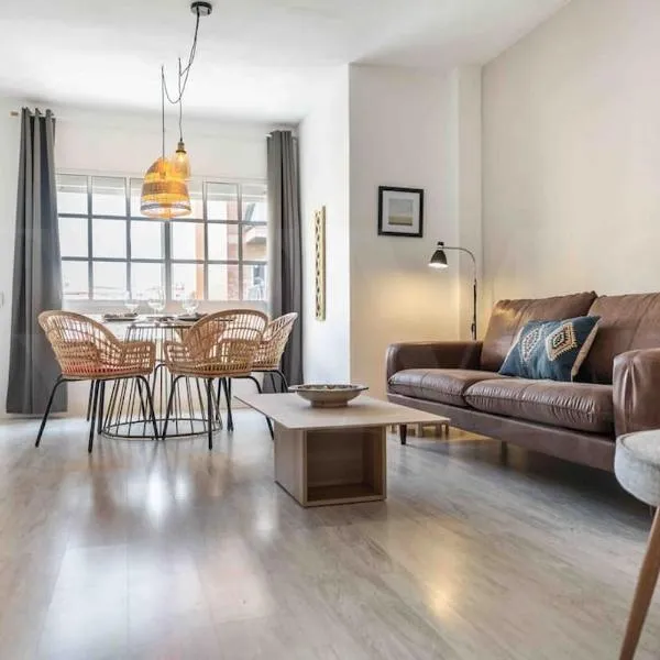 Spacious & authentic apartment by REMS, khách sạn ở Málaga