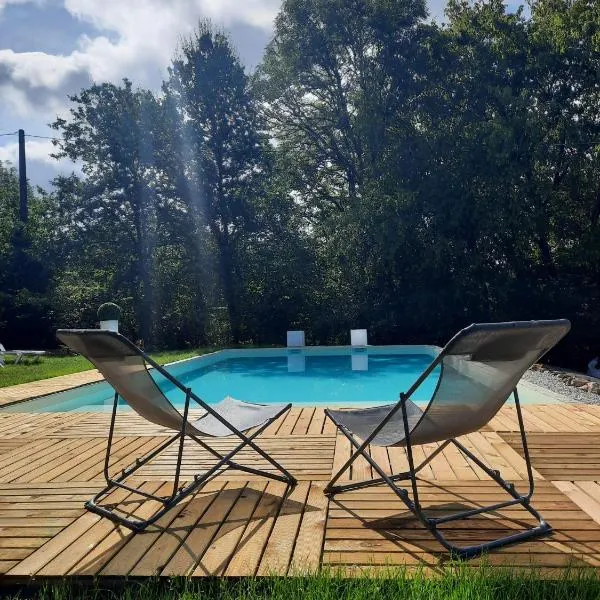 Gîte en Corrèze 12 pers, Piscine chauffée et Salle de jeux, hotel em Chamboulive