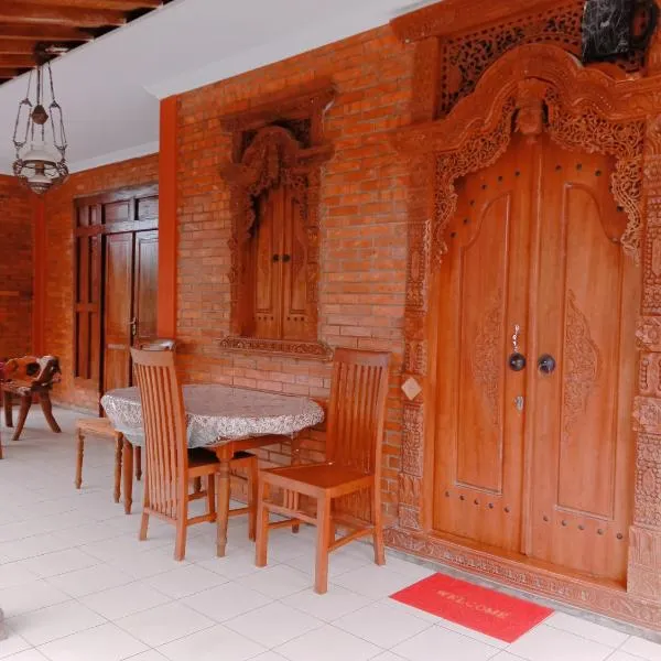 Rumah Ukhi Guest House, hotel a Yogyakarta