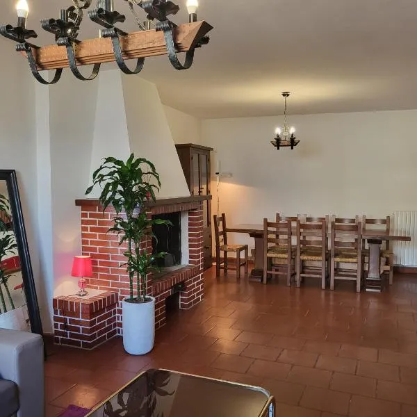 Appartamento con Camino in Centro Storico, hotel v destinaci Bevagna