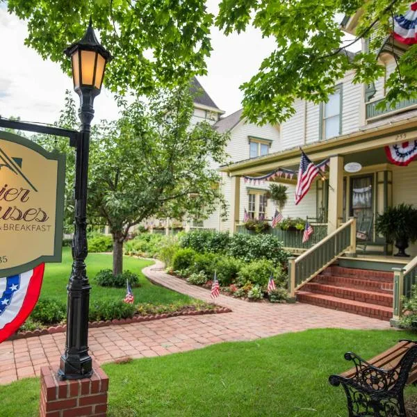 Carrier Houses Bed & Breakfast, hotel en Forest City