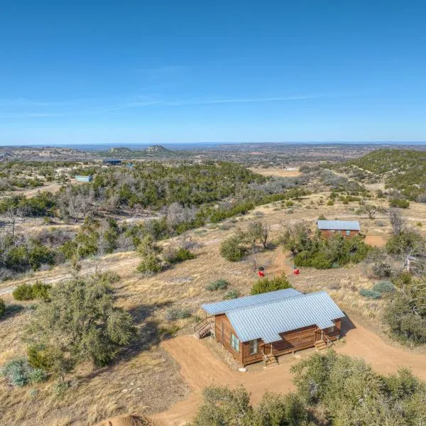 Rocky Ridge Cedar Cabin with Hot Tub & Amazing Views, hótel í Doss