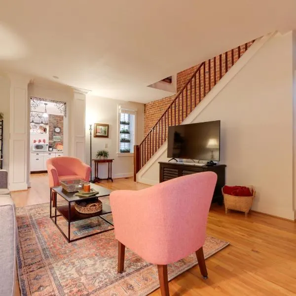 Riverfront Studio w/ Private Patio & Garden!, hotell i Augusta