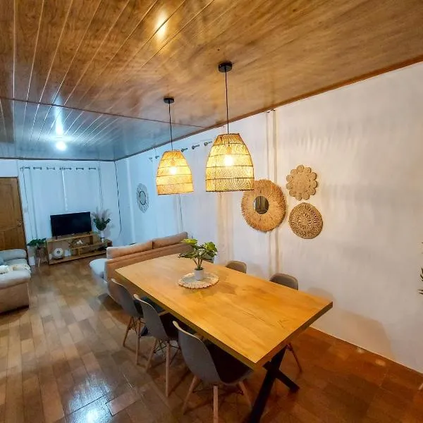 Casa Bambú, con ac y wifi、Dos Brazosのホテル