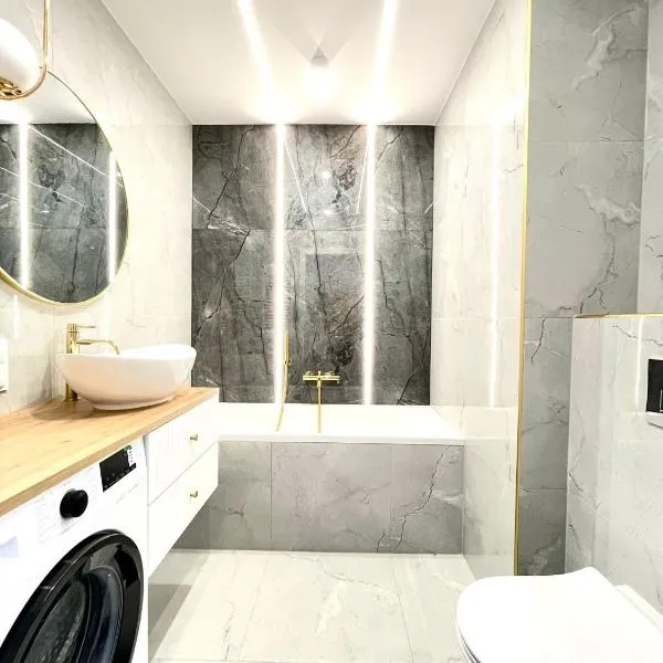 3 Bedrooms Premium Bella Blue for 6 Guests with AC and Free out side Parking, hotel sa Rzeszów