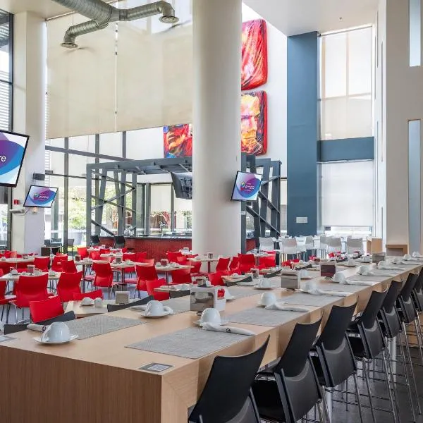 Ramada Encore by Wyndham Guadalajara Sur، فندق في غواذالاخارا