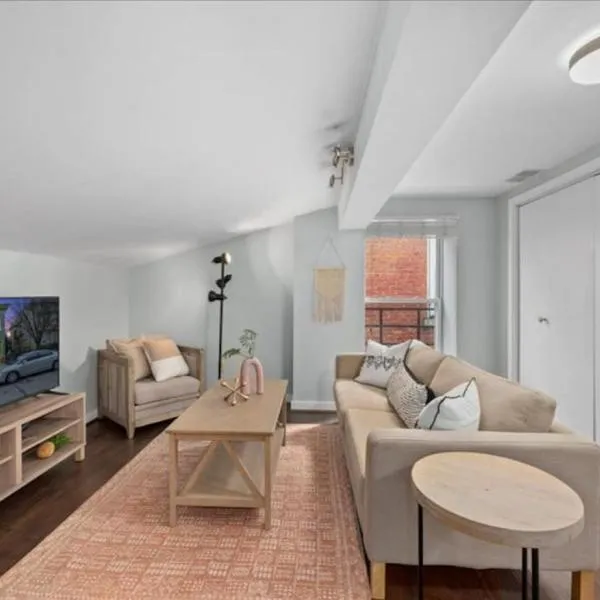 Studio steps to Soccer and OTR and Downtown, hotel in Cincinnati