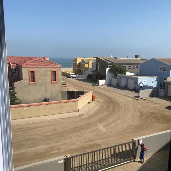 Riekert's Self-Catering Apartment @Silver Sands, hotel di Swakopmund