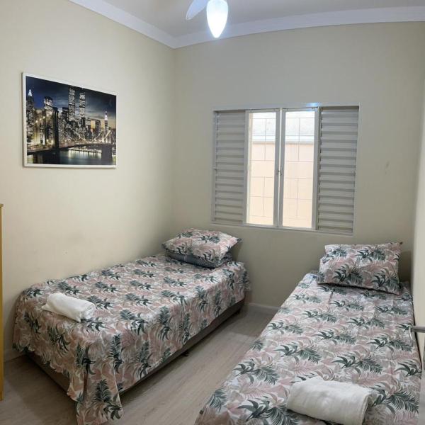 Casa incrível com 2 quartos e estacionamento incluso - Foto 2