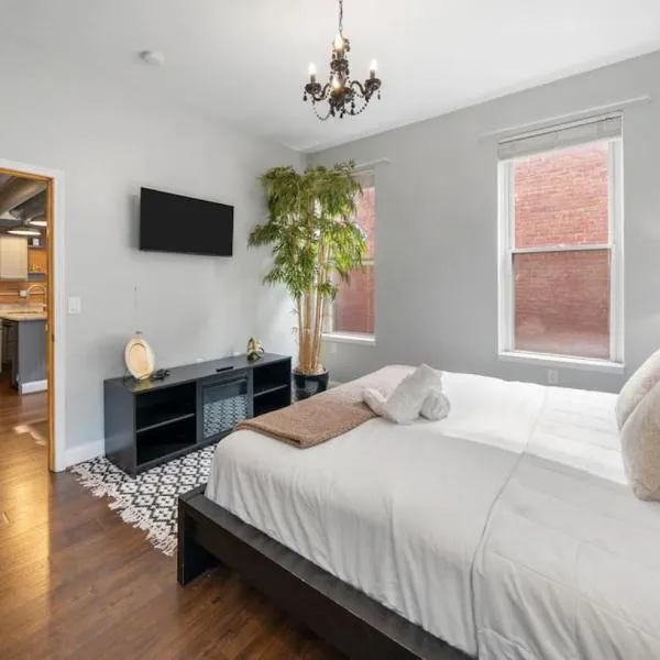 City Escape 2BR Steps to TQL near OTR and Downtown, hotel in Cincinnati