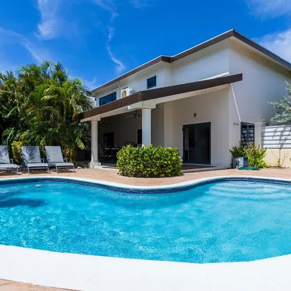 Koyari 36-F, hotel v destinaci Palm-Eagle Beach