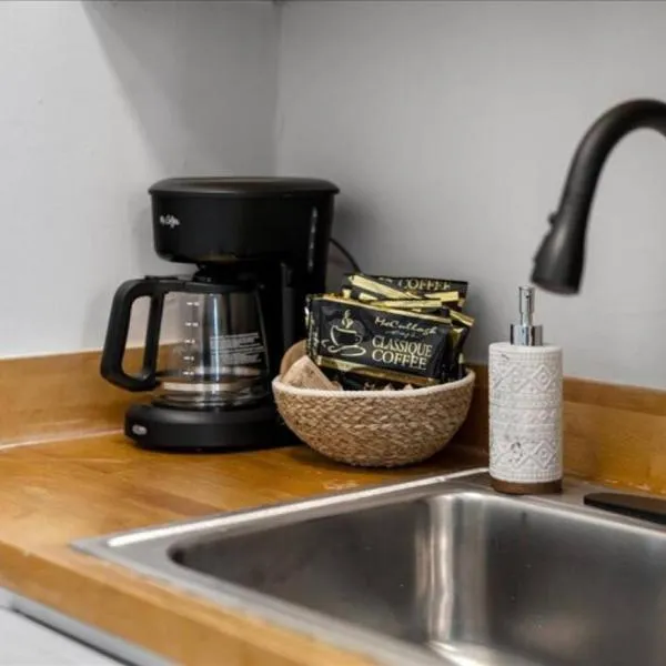 Cozy 1BR Near Zoo, UC, OTR, Downtown, khách sạn ở Cincinnati