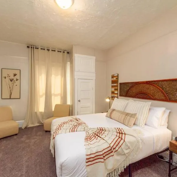 Renovated 2 bed 2 bath Near Arena and Downtown, hotel a Spokane