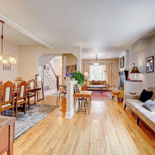 Victorian Manor 1 mile from Downtown Denver!, hotel v destinaci Denver