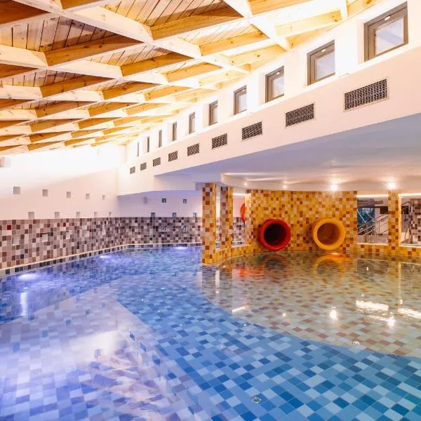 HOTEL CRYSTAL WELLNESS & SPA superior, hótel í Sovata
