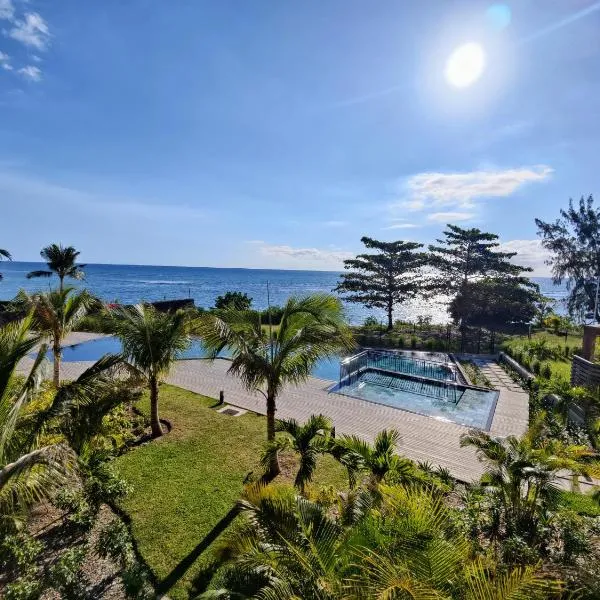 Ocean Point Beach Front Apartment, hótel í Pointe aux Piments