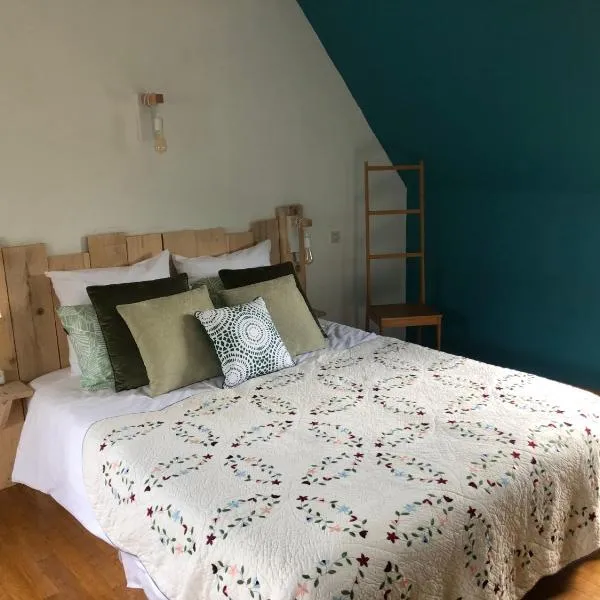 Grande Chambre Familiale VERTE Tout Bonnement Bien, hôtel à Putot-en-Auge