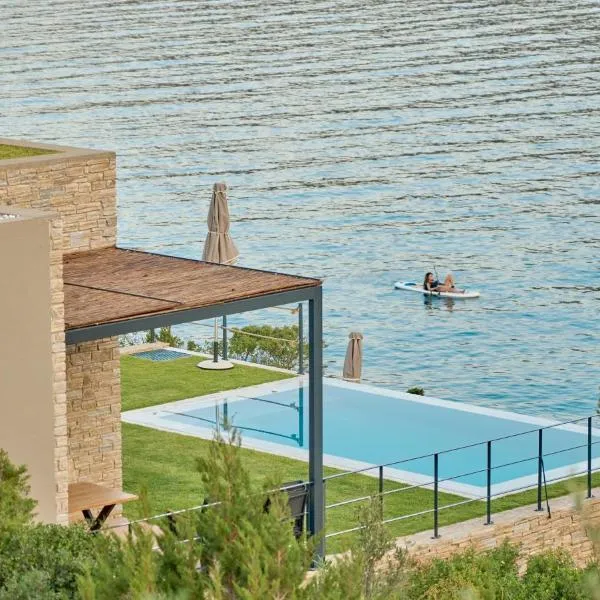 Into The Blue Suites, hotel in Arkadiko Chorio
