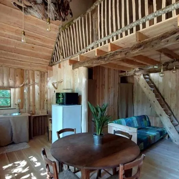 Cabane Salamandre, hotel in Saint-Éloy-les-Tuileries