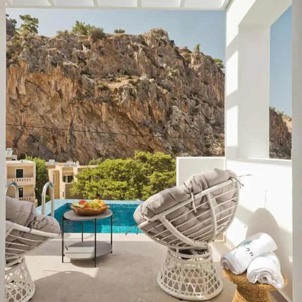 Enilion Luxury Suites, hotel v destinaci Kyra Panagia