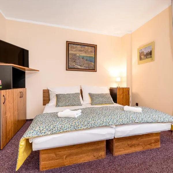 Penzion a kemp Koruna, hotel ve Zlaté Koruně